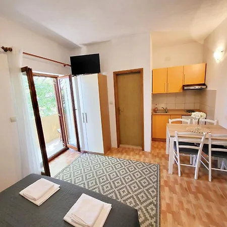 Meri A - Donji アパート ドルヴェニク